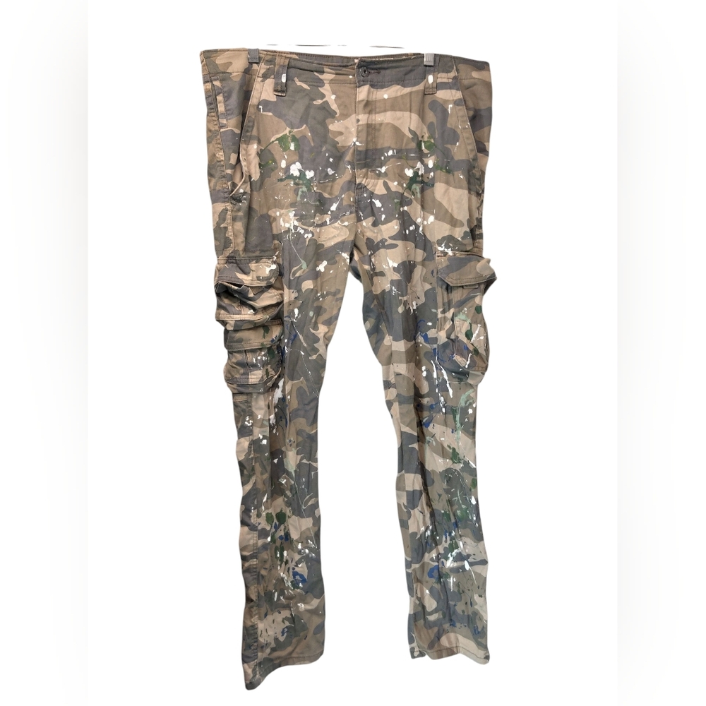 Wrangler paint splatter camo pants regular taper mens  34 x 32